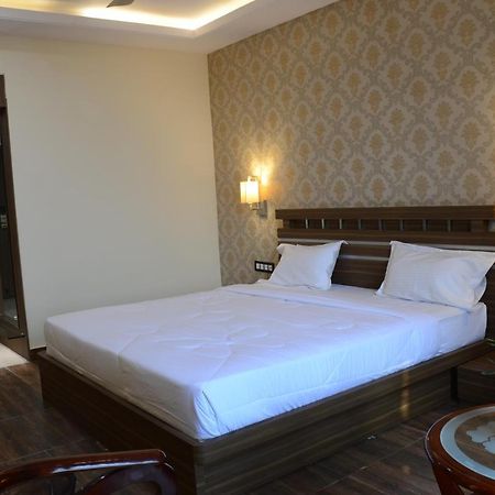 Puja Residency Hotel พาราณสี ภายนอก รูปภาพ