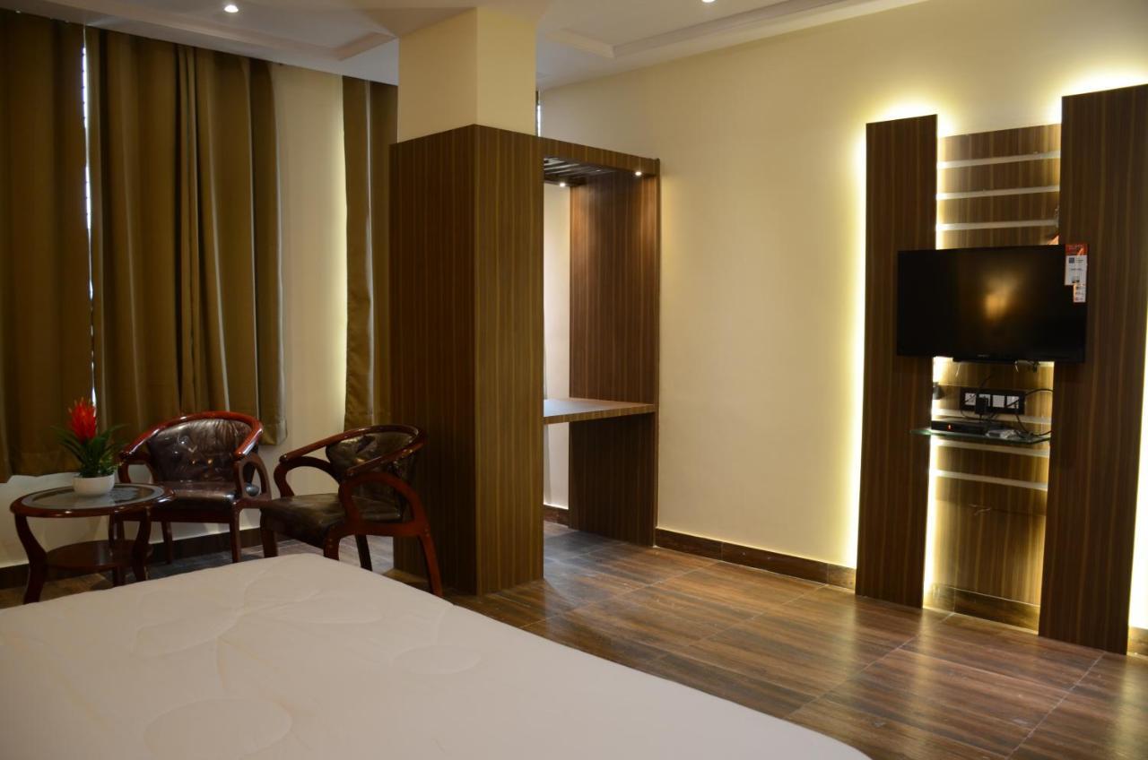 Puja Residency Hotel พาราณสี ภายนอก รูปภาพ