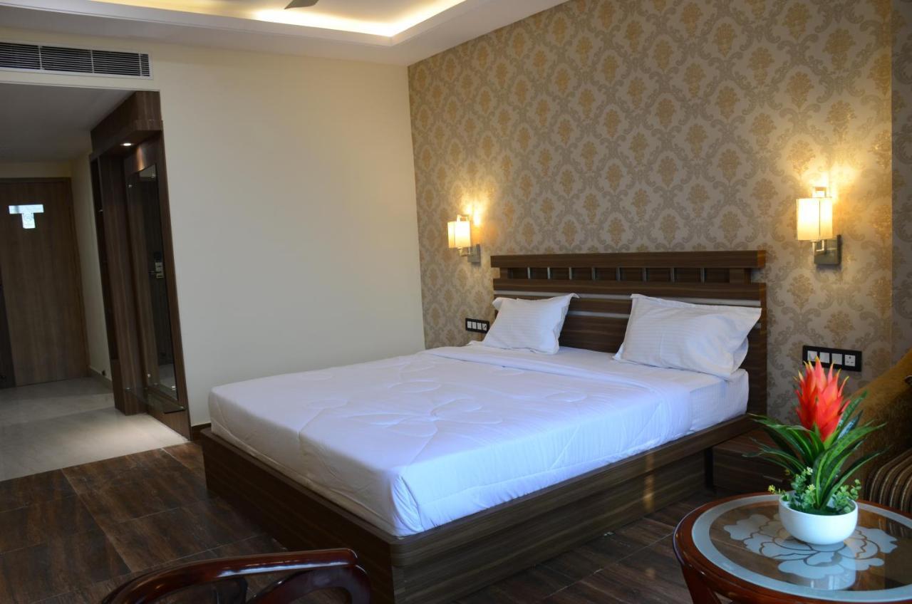 Puja Residency Hotel พาราณสี ภายนอก รูปภาพ